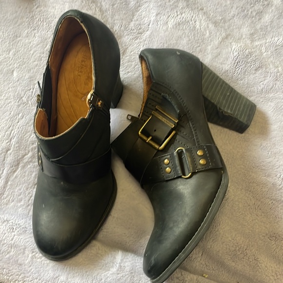 Clarks Indigo leather buckle booties - Picture 5 of 9